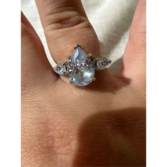 Cubic zirconia pear cut ring - Picture 2 of 3